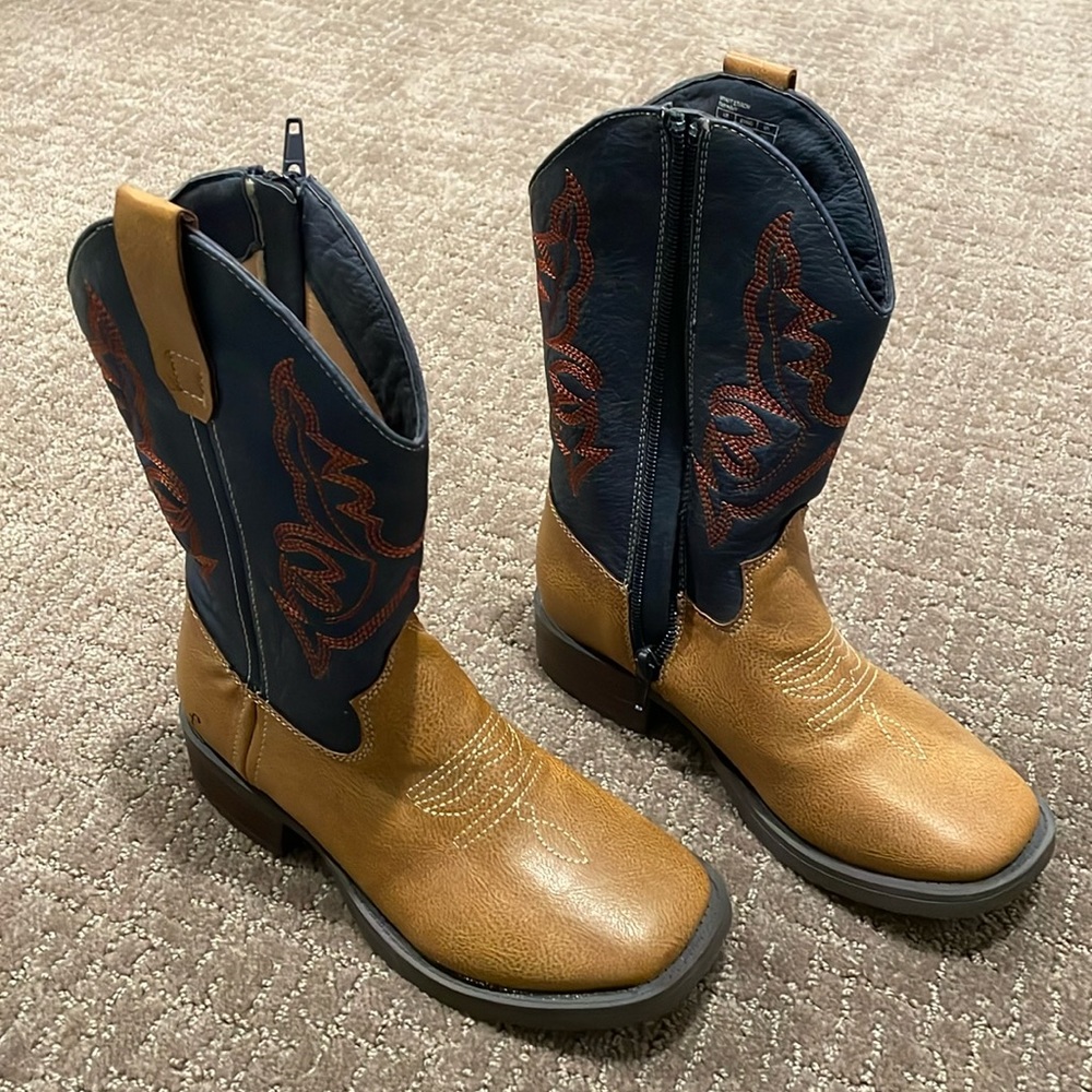 NWOT kid Frye & Co. cowboy boots